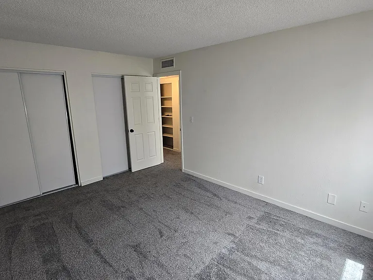 1447 N 53rd Dr — Photo 27