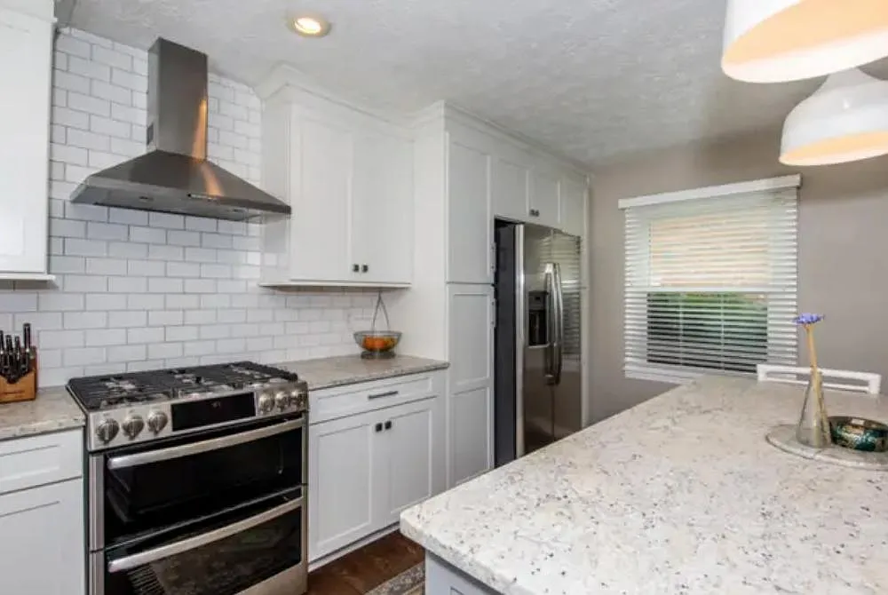 3 bed, 1600 sqft, $2,400 — Photo 1