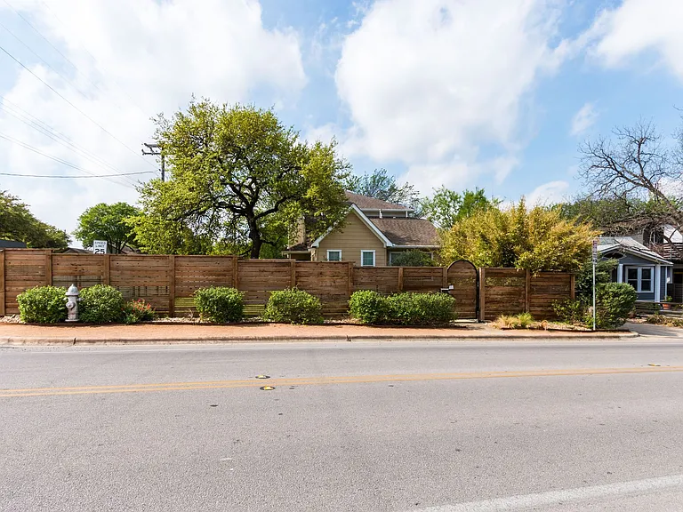 901 W Mary St — Photo 30