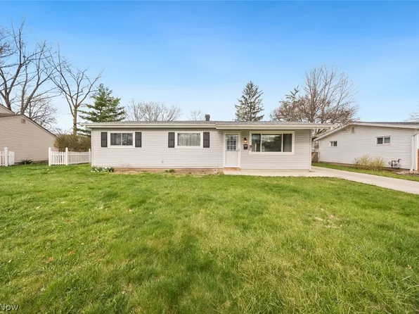 3538 Clayton Dr, North Olmsted, OH 44070