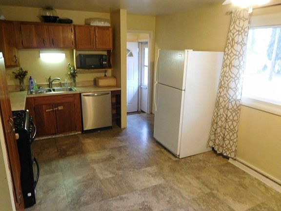 5th image of 1151 Davis St