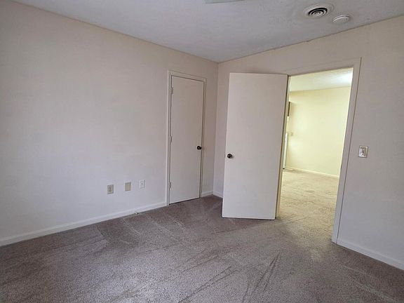 2nd image of 200 Robey St Unit I