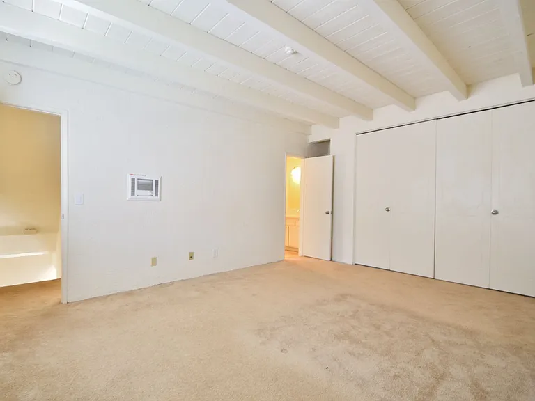 1708 Marshallfield Ln — Photo 8