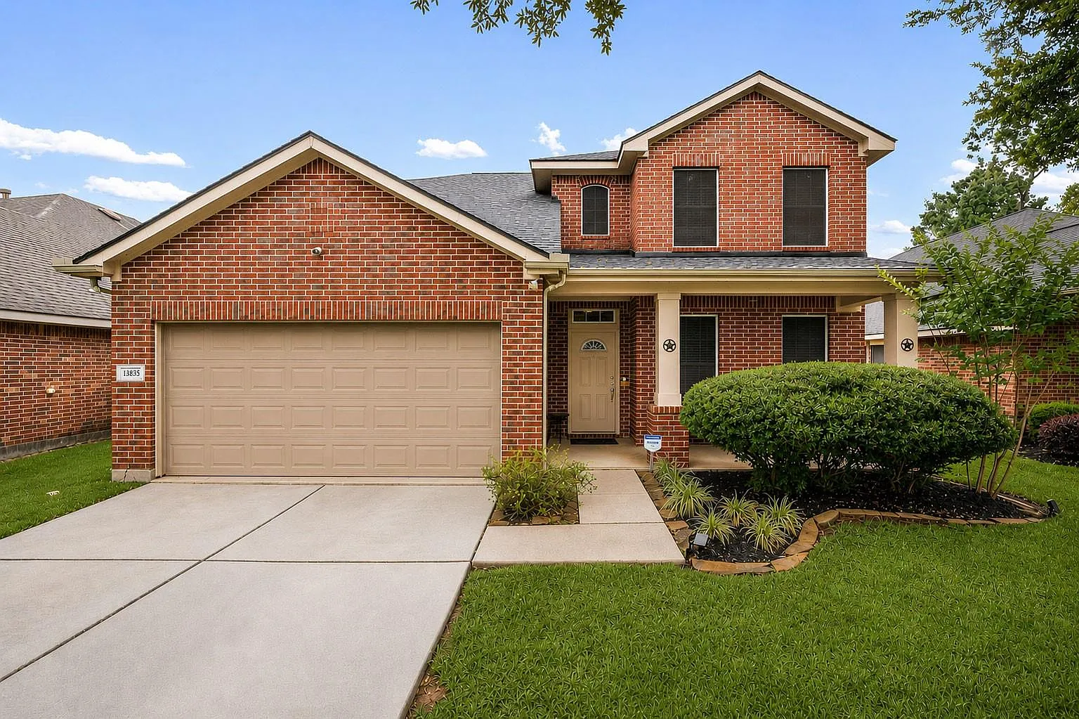 4 bed, 2.5 bath, 2810 sqft, $3,500 — Photo 2