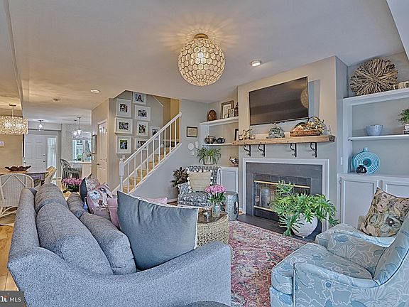 2nd image of 606 Oyster Cove Dr