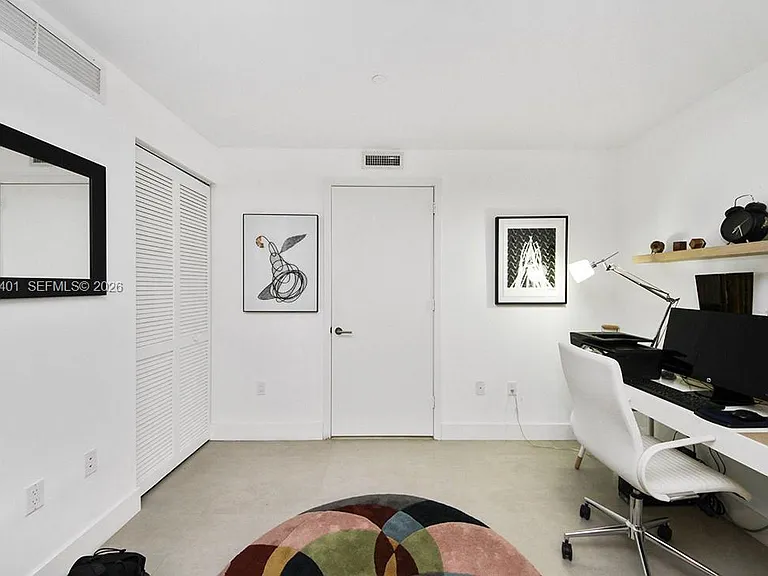 31 SE 6th St #1206 — Photo 9