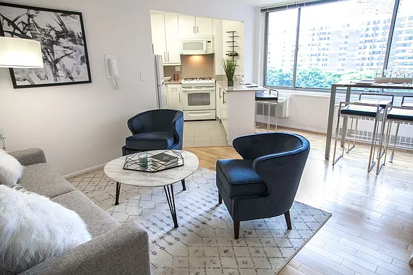 Rented by Pinnacle City Living | media 39