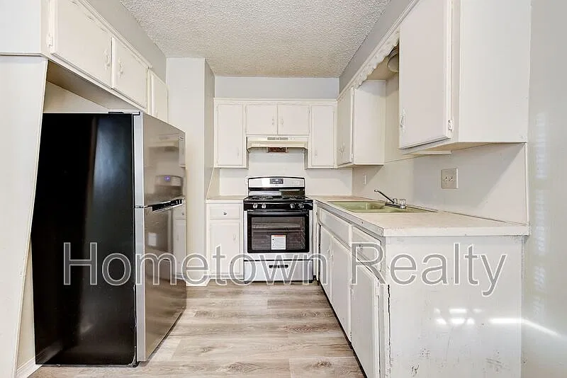 1 bed, 1.0 bath, $350 — Photo 3