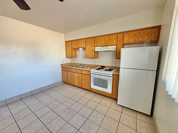 4th image of 326 W 17th Pl #2