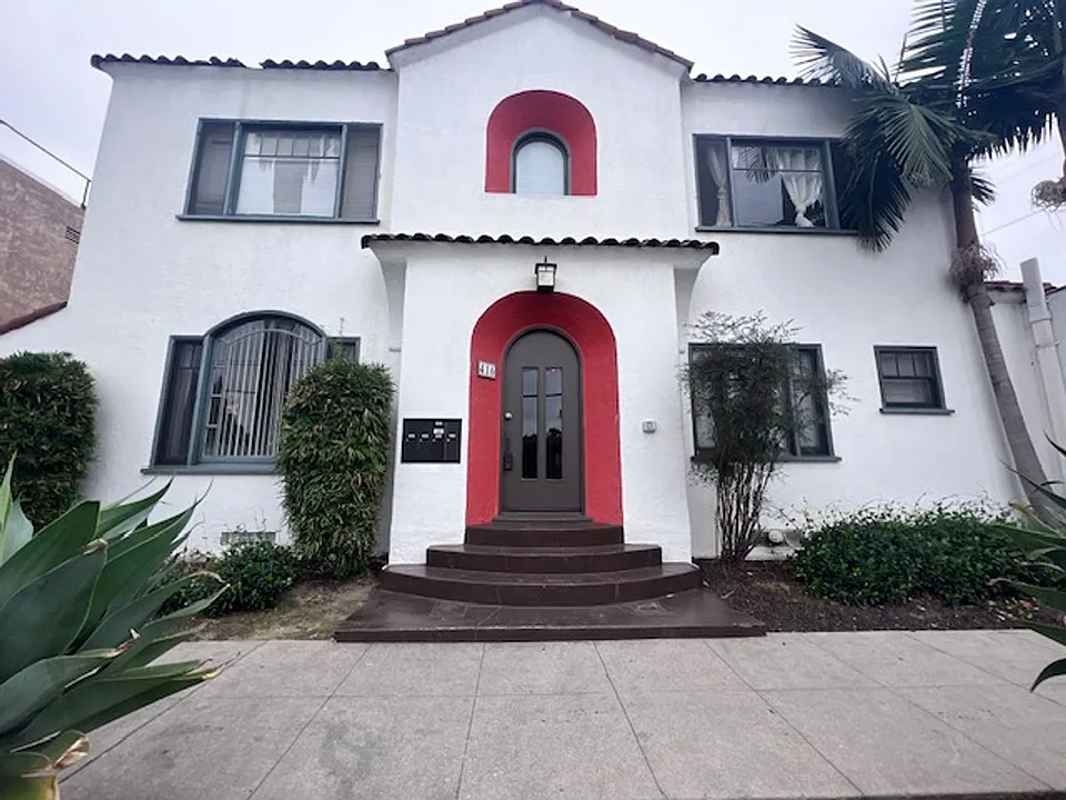 416 W Burnett St