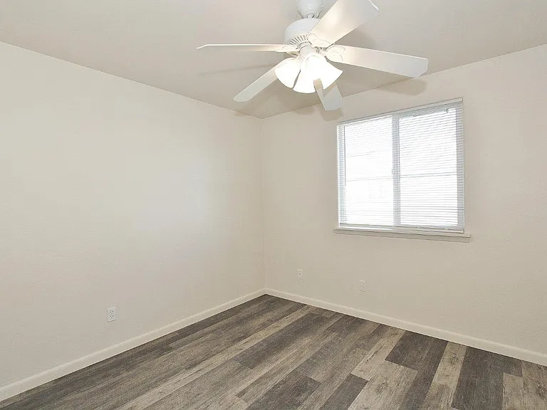 525 N Moffatt Ave #2 — Photo 9