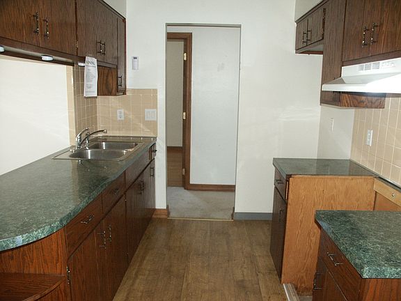 4th image of 1213 Oakfield Dr S