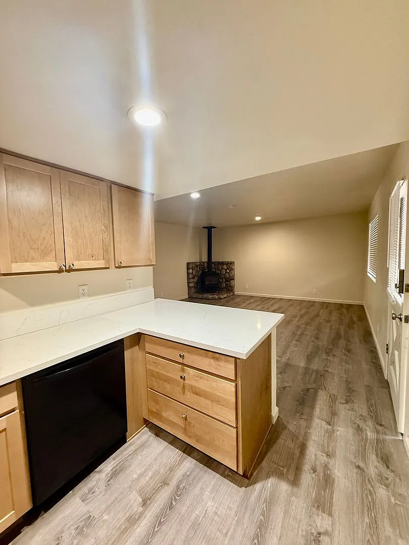 Lupin Apartments — Photo 2