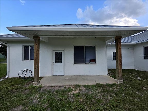 3rd image of 837 Lily St