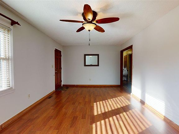 3rd image of 541 Parkview Dr
