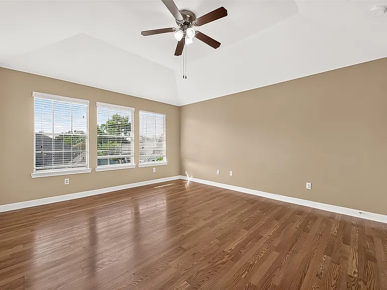 4011 Alexis Cir — Photo 38