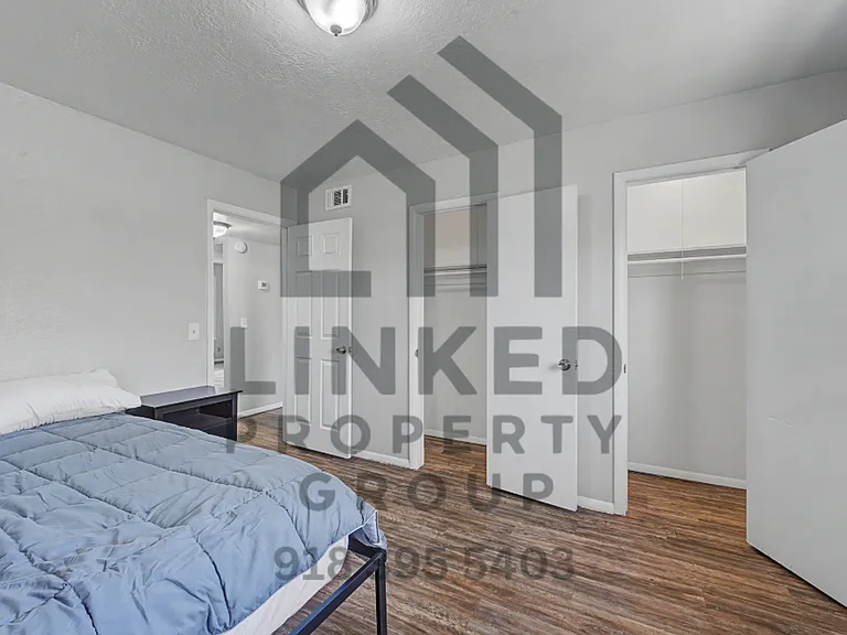 Charl Ann Apartments — Photo 9