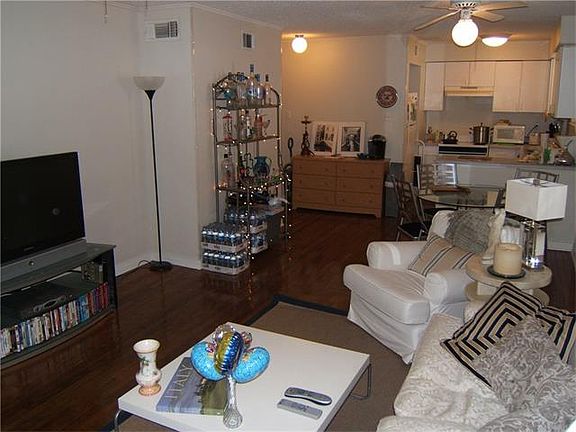 3rd image of 632 Broadway St