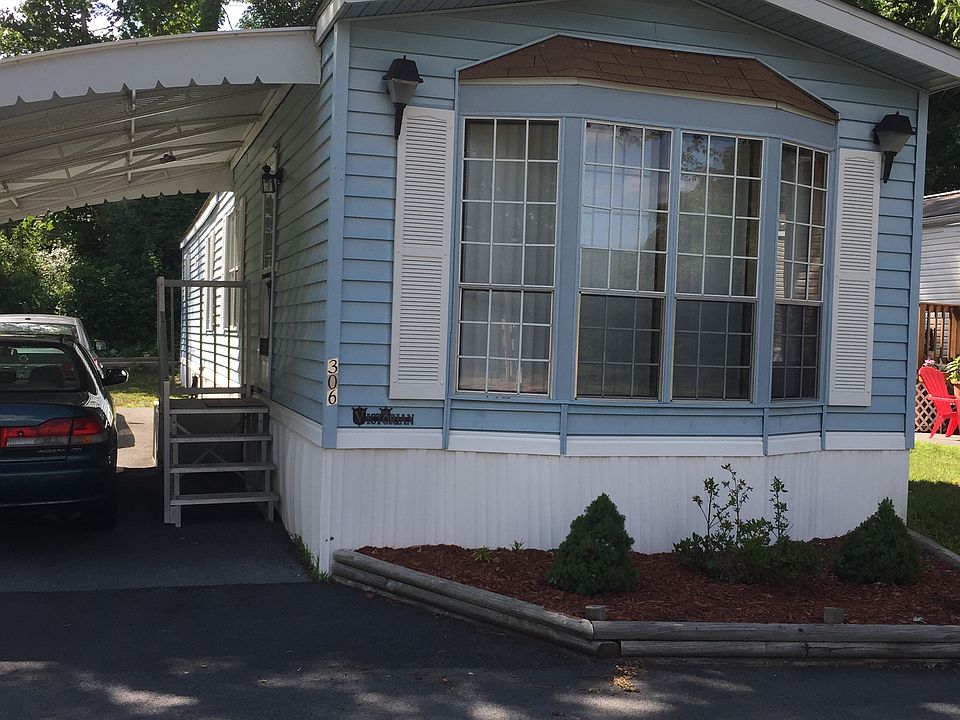 1st image of 306 Silver Maples Dr