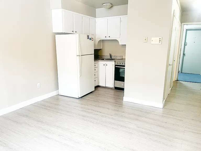 4020 Robinson St — Photo 6