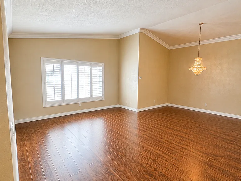 Living room - Entry