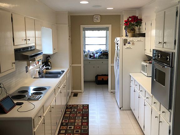 3rd image of 2524 Mercedes Dr