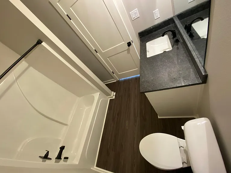 606 SW 3rd St #2 — Photo 15