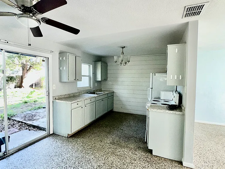 5807 Colchester Dr — Photo 3
