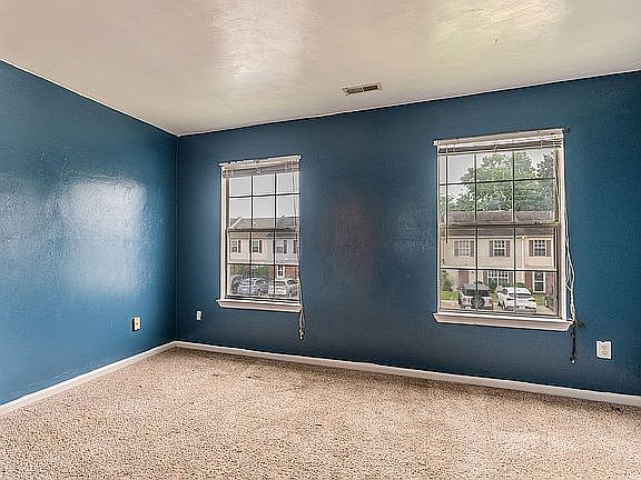 5th image of 22 Terri Sue Ct