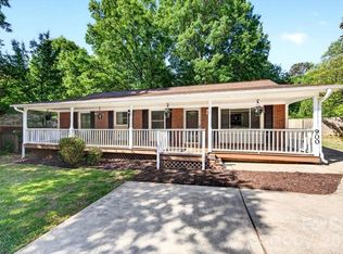 900 E John St, Matthews, NC 28105