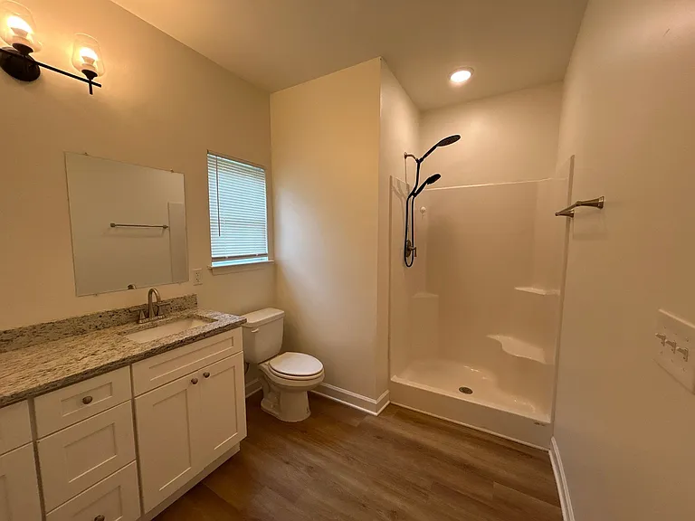 329 W King St — Photo 6