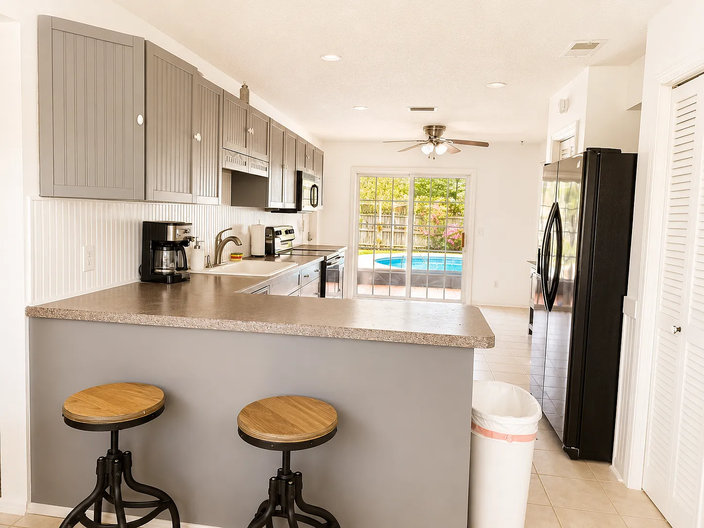 332 Dillon Dr — Photo 2