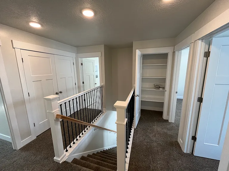 294 N 100 W — Photo 8