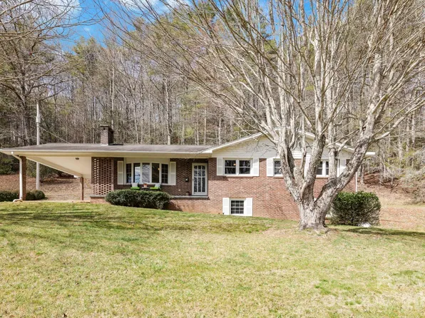 93 Lusitano Dr, Lake Toxaway, NC 28747