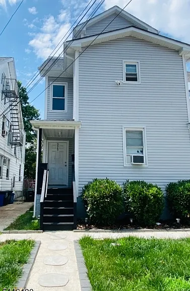 329 Myrtle Ave — Photo 2