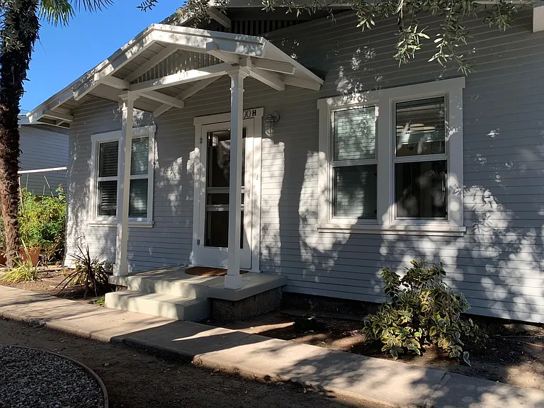 200-206 W Maple St #H — Photo 10