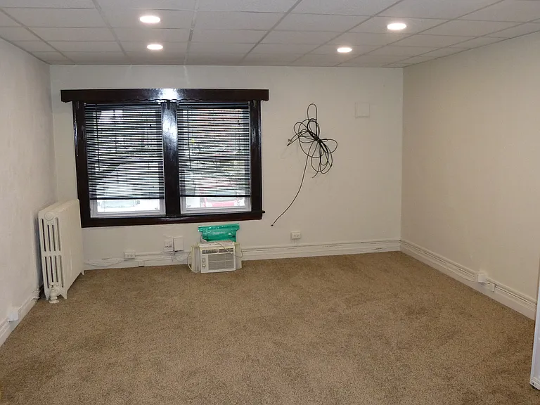 16 S Busse Rd — Photo 1