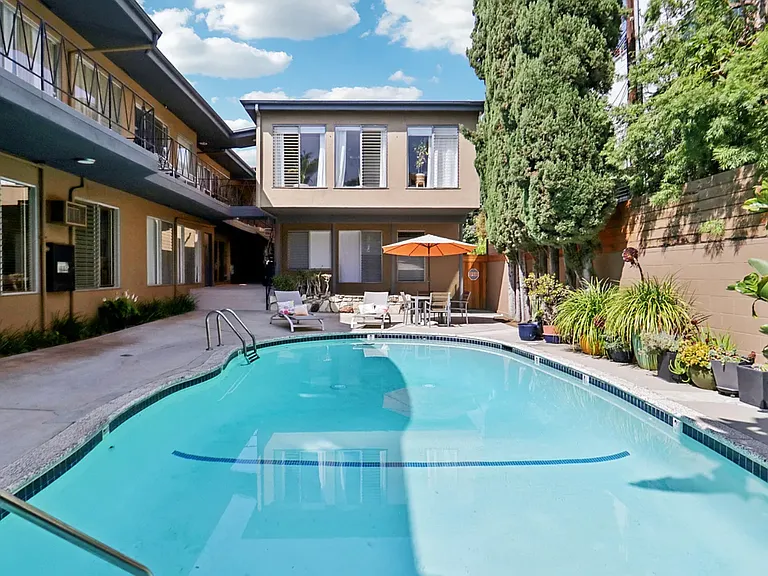 1275 Havenhurst Dr #7 — Photo 2