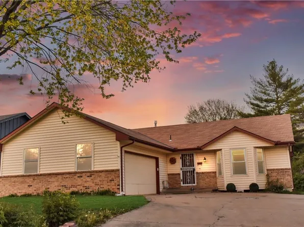 9127 Central St, Kansas City, MO 64114