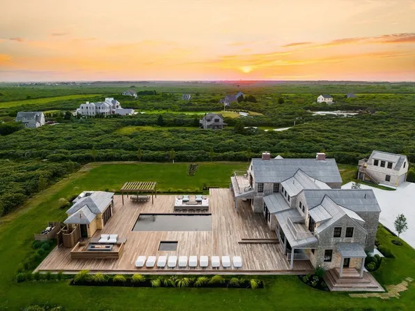 30 Devon St, Nantucket, MA 02554