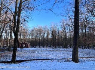 1011 Woodstock Rd, Newfoundland, PA 18445