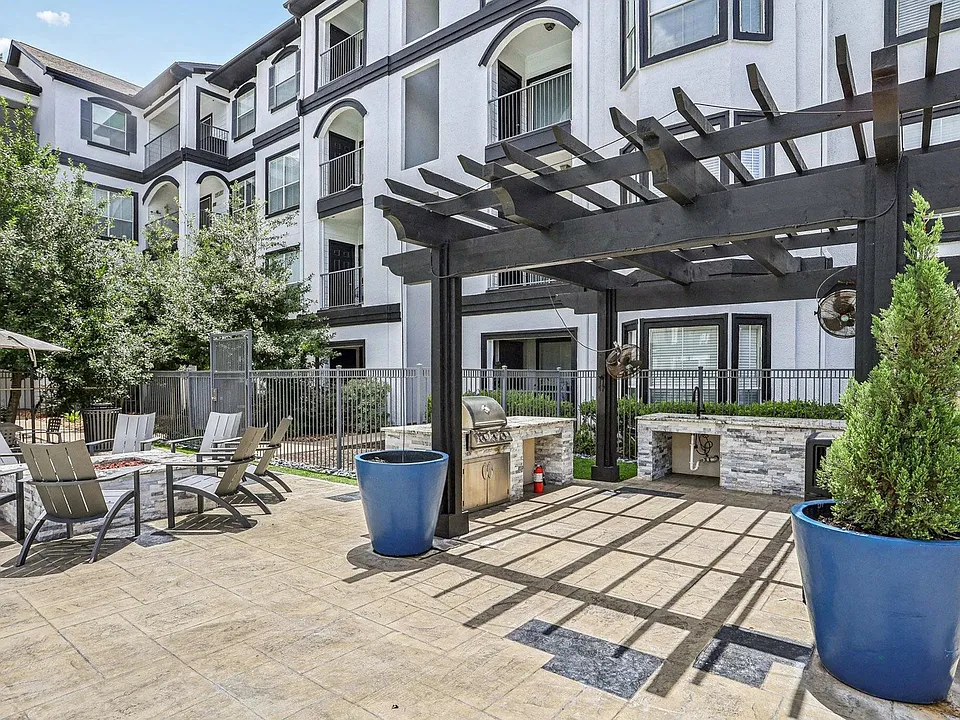 Outdoor Grills at Providence Uptown