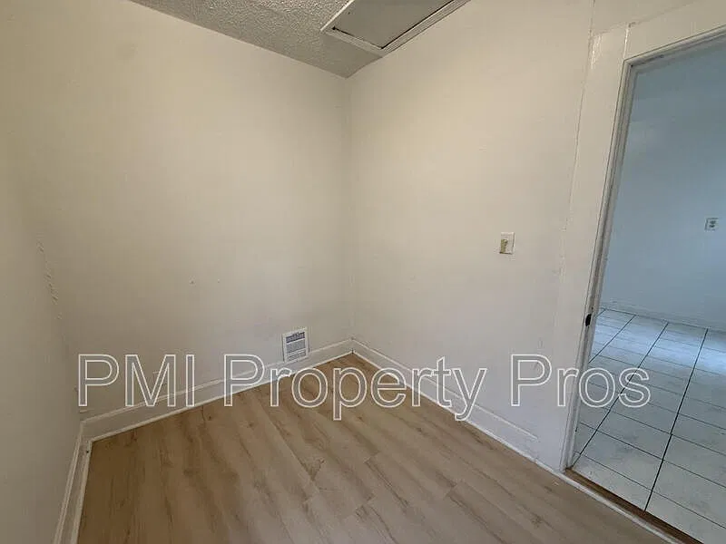 3 bed, 1.0 bath, $1,350 — Photo 2