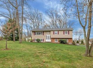 10 Ashwood Dr, Suffern, NY 10901