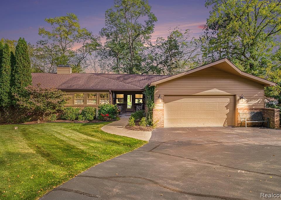 7010 Lake Shannon Ct N, Fenton, MI 48430 Zillow