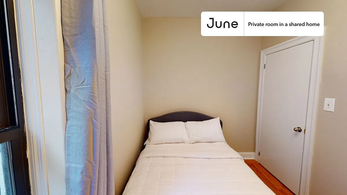 Full bedroom in 4 bed/1 bath home in Prospect Heights #805 D — Photo 2