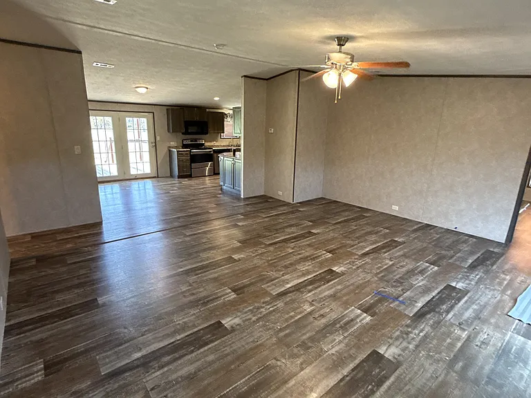 894 FM 1395 — Photo 7