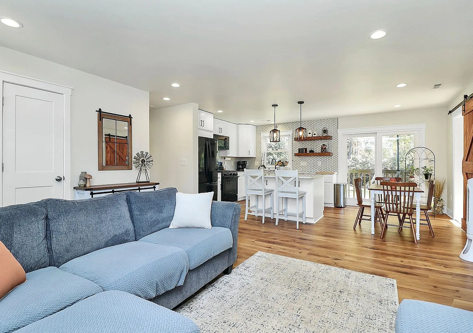 Fully Updated & Furnished Gem in the Heart of Starmount! — Photo 4