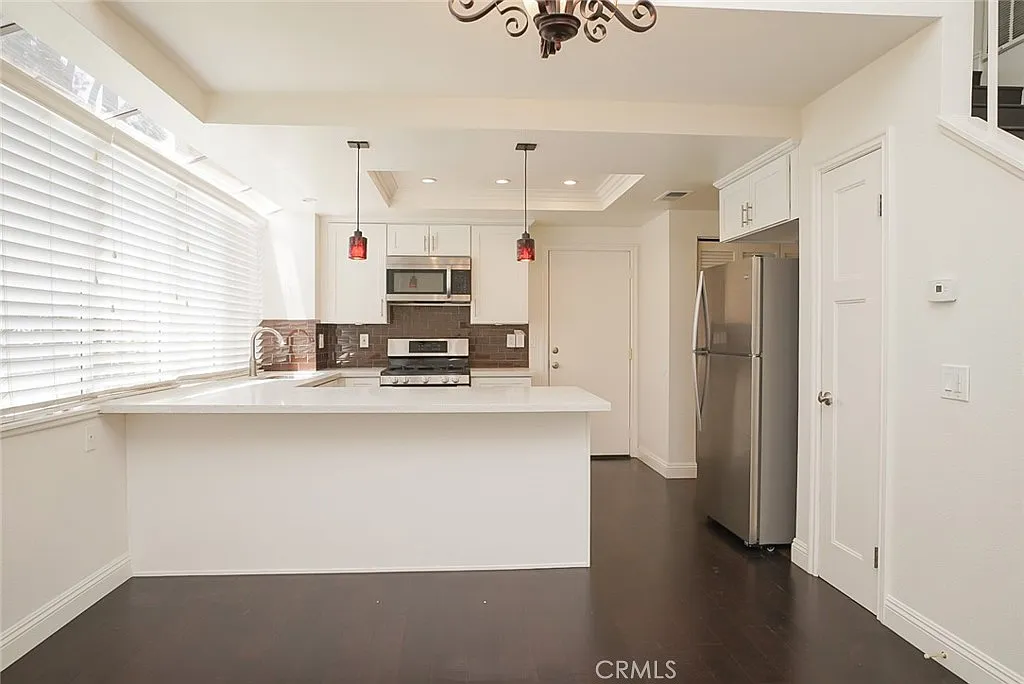 3 bed, 1240 sqft, $4,000 — Photo 2