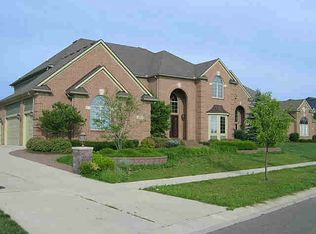 5886 Majestic Oaks Dr, Commerce Township, MI 48382